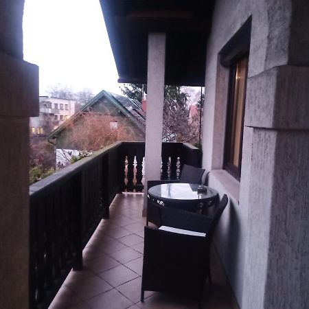 Pokoj W Domu Z Duzym Ogrodem Krakow Bagian luar foto