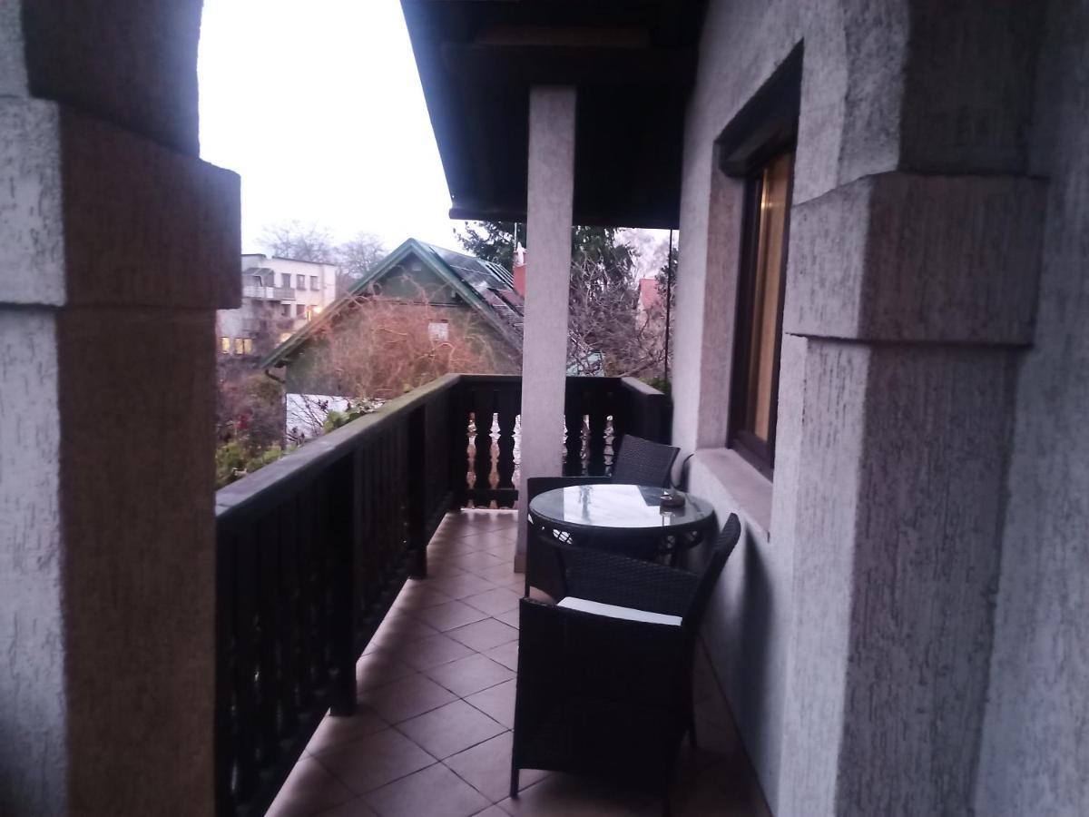 Pokoj W Domu Z Duzym Ogrodem Krakow Bagian luar foto
