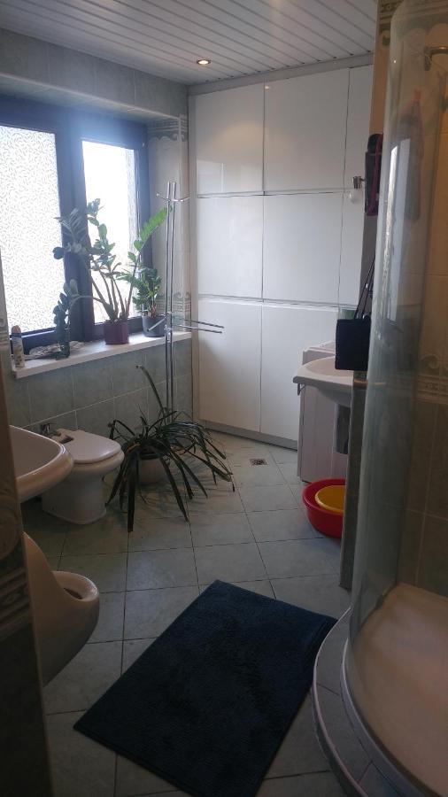 Pokoj W Domu Z Duzym Ogrodem Krakow Bagian luar foto