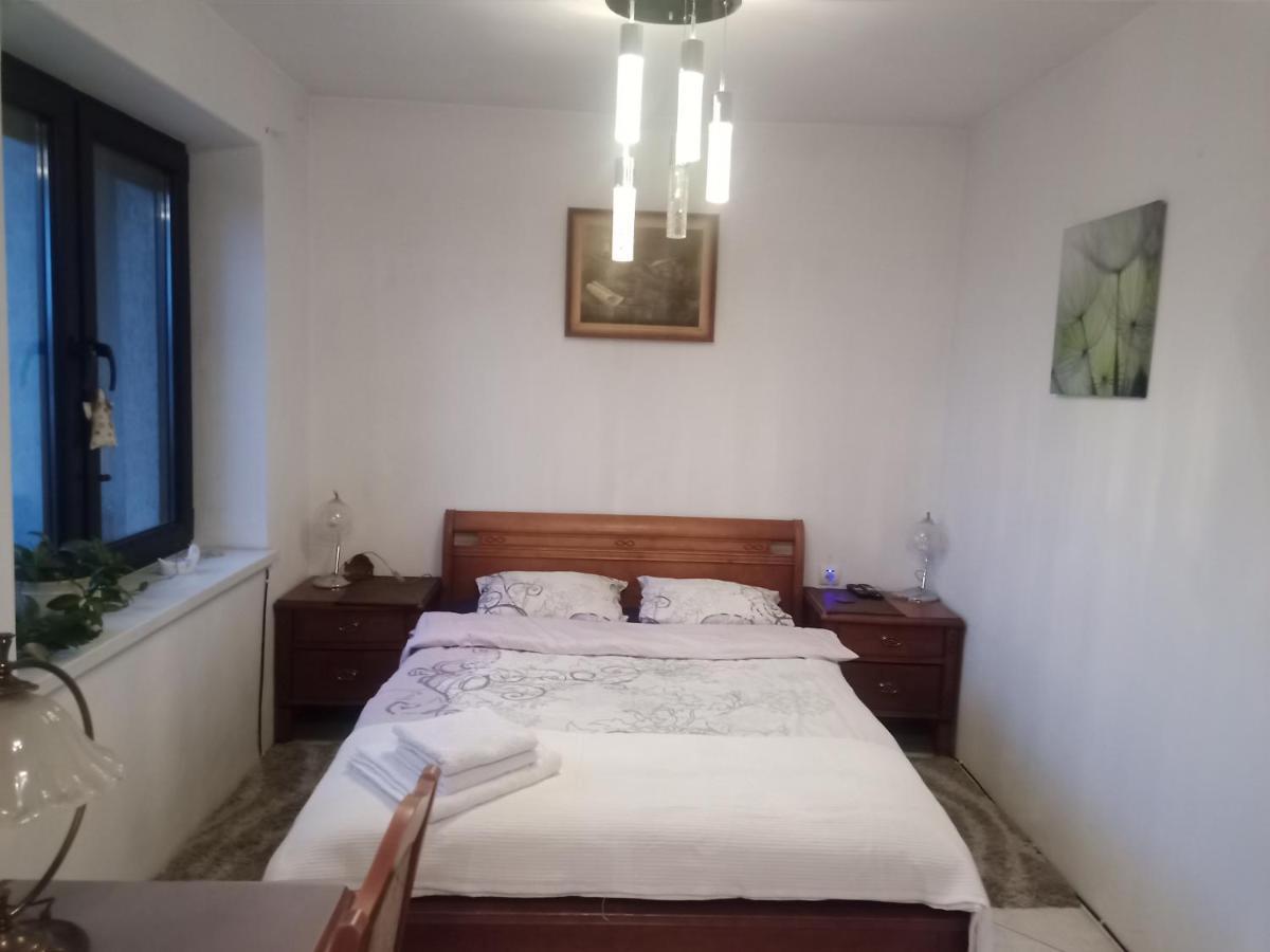 Pokoj W Domu Z Duzym Ogrodem Krakow Bagian luar foto